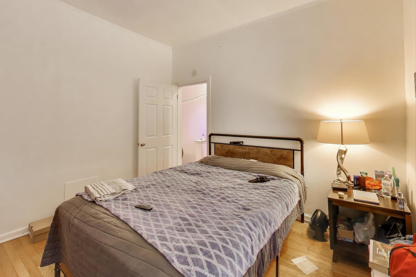 902 S Claremont Avenue, Chicago, IL 60612