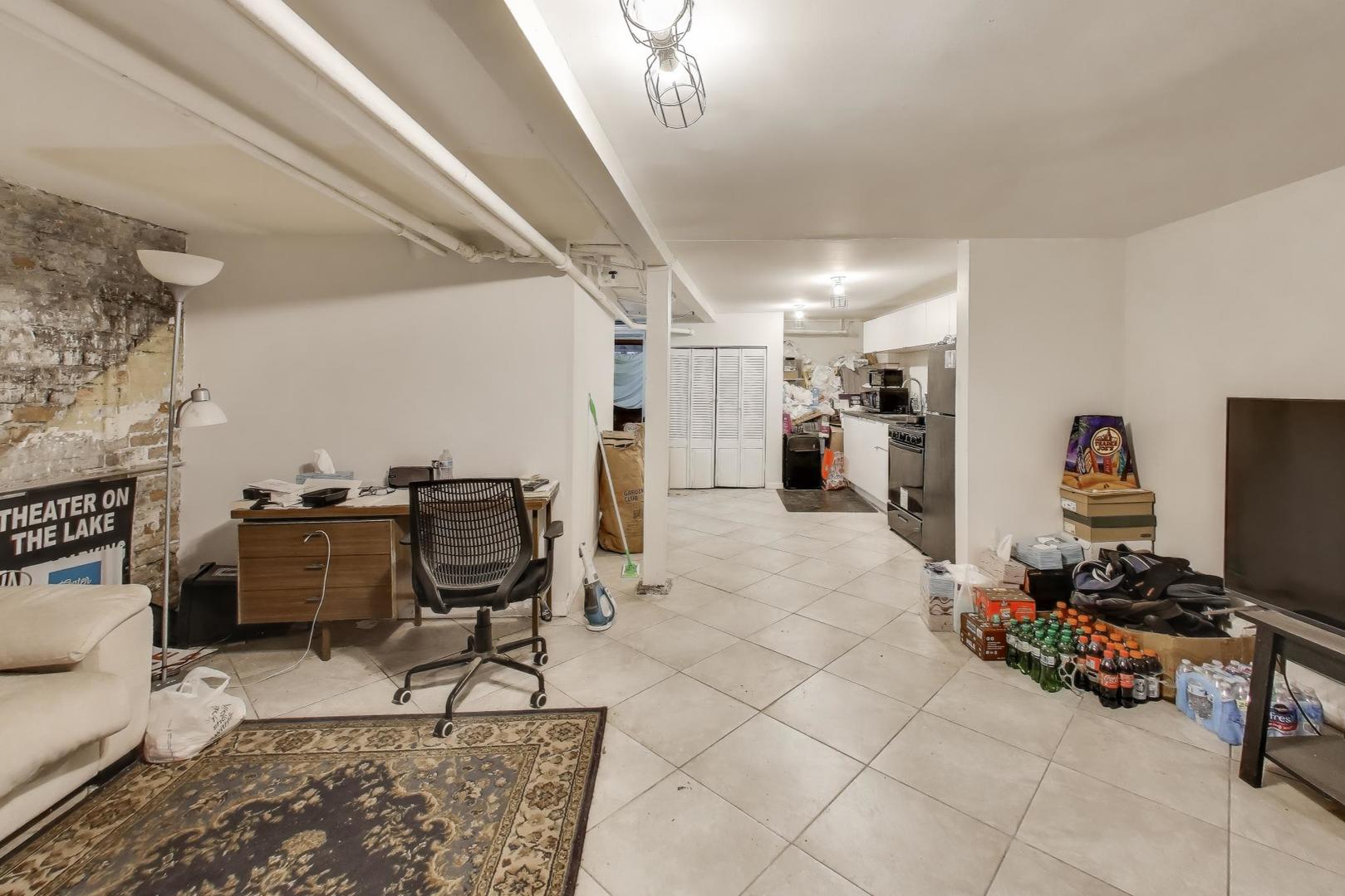 902 S Claremont Avenue, Chicago, IL 60612