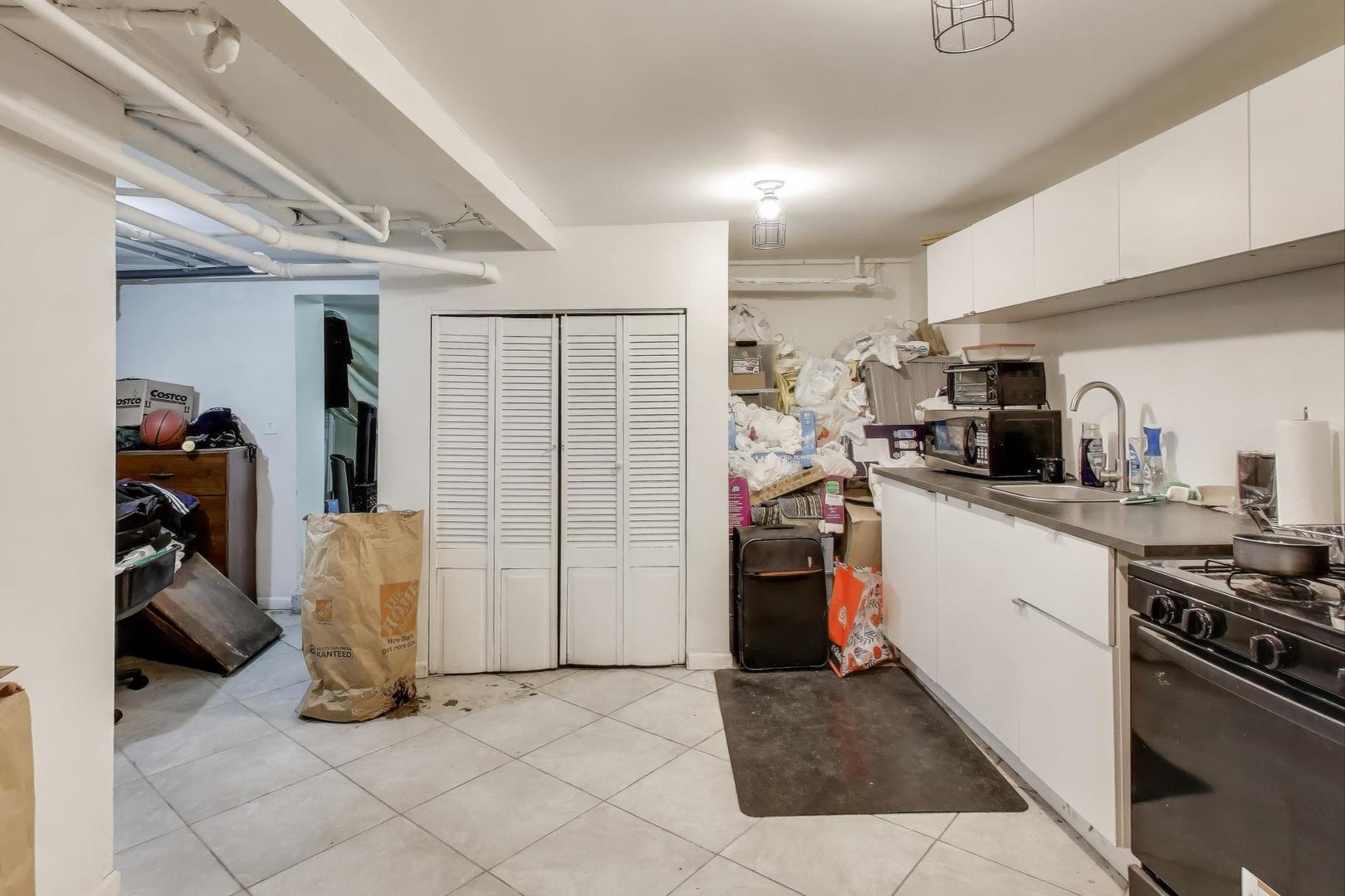 902 S Claremont Avenue, Chicago, IL 60612