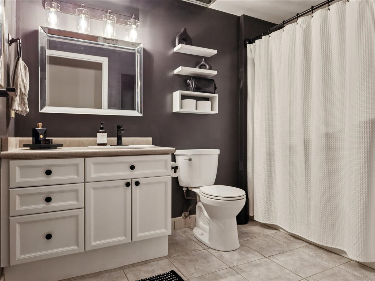 234 E Reservoir Avenue #212, Milwaukee, WI 53212