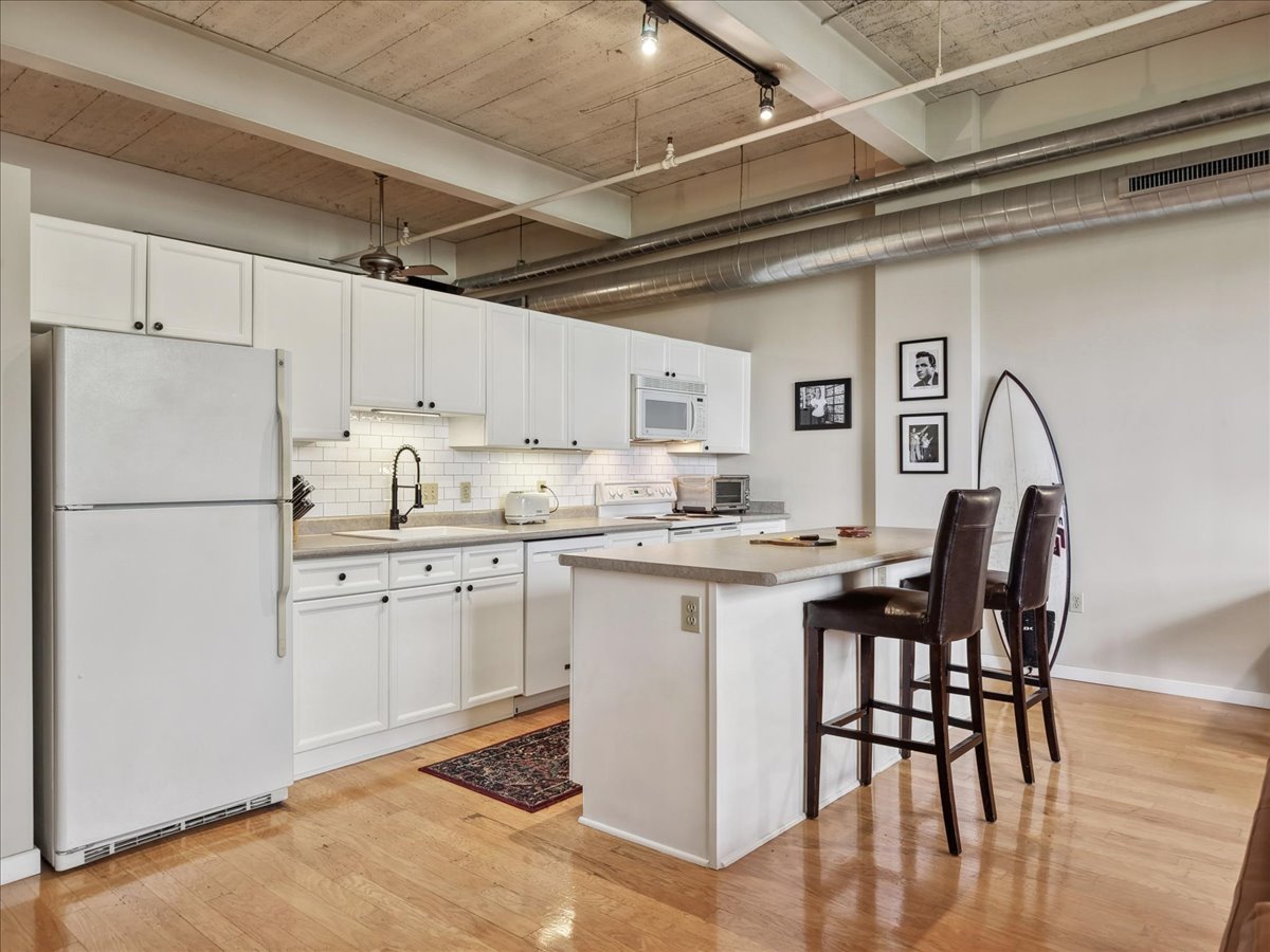 234 E Reservoir Avenue #212, Milwaukee, WI 53212