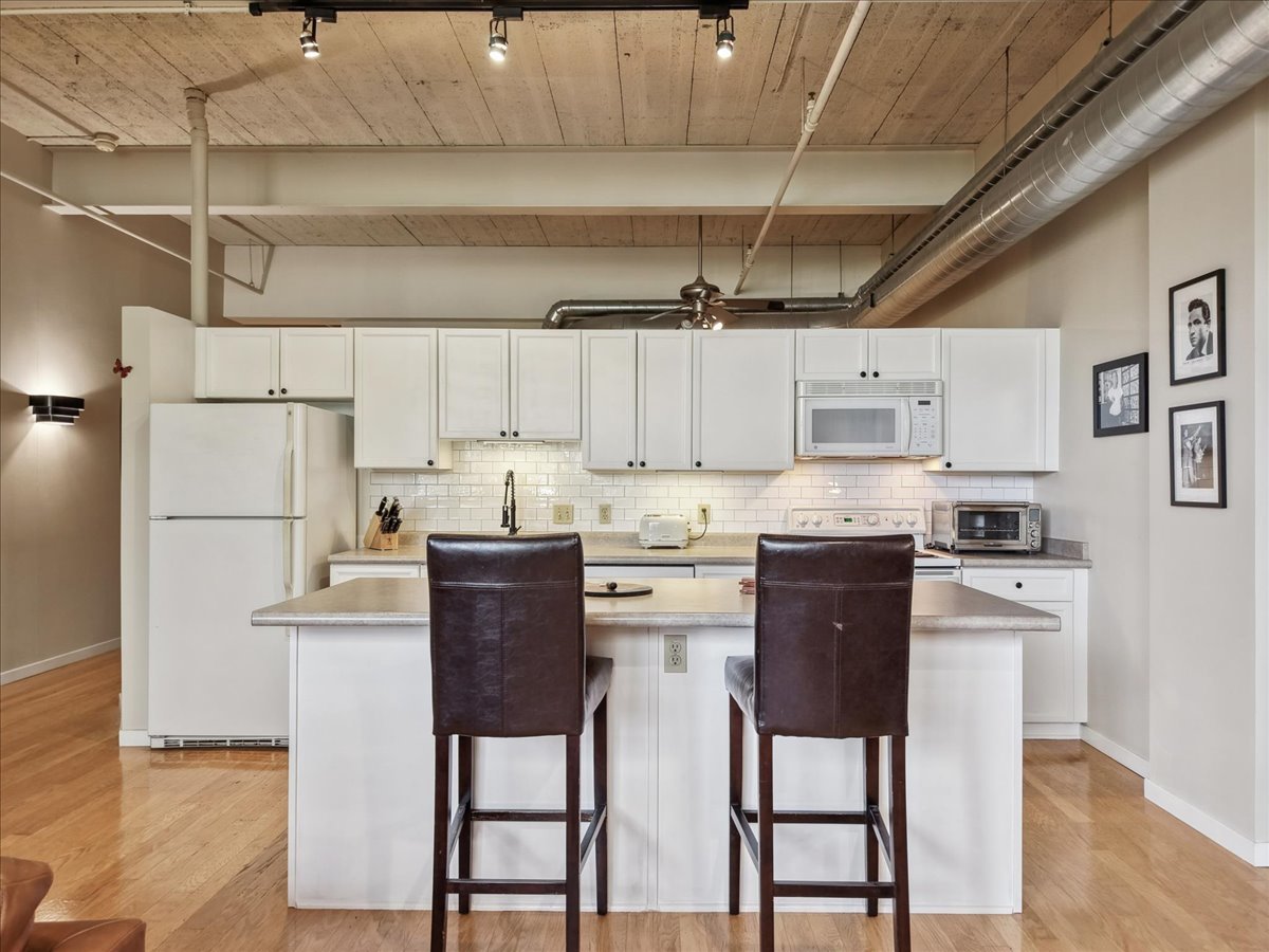 234 E Reservoir Avenue #212, Milwaukee, WI 53212