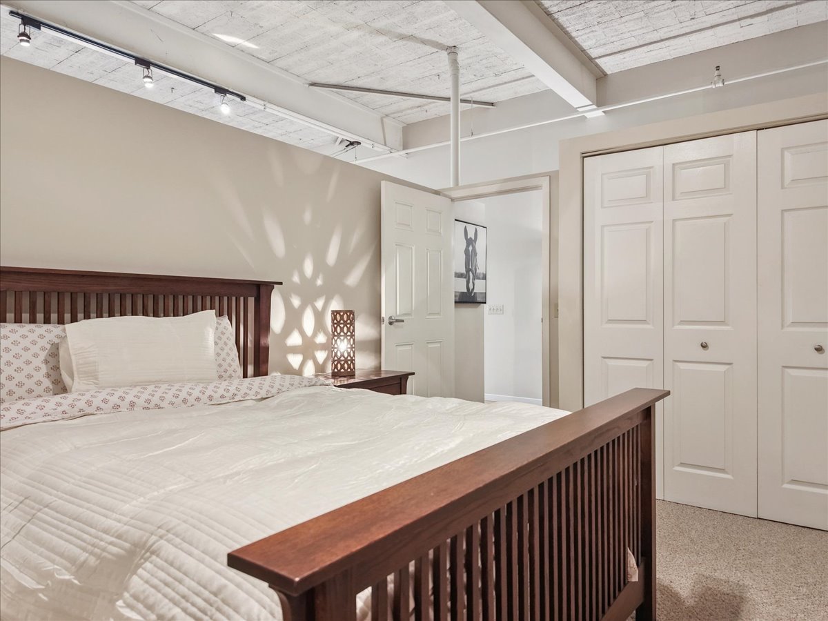 234 E Reservoir Avenue #212, Milwaukee, WI 53212