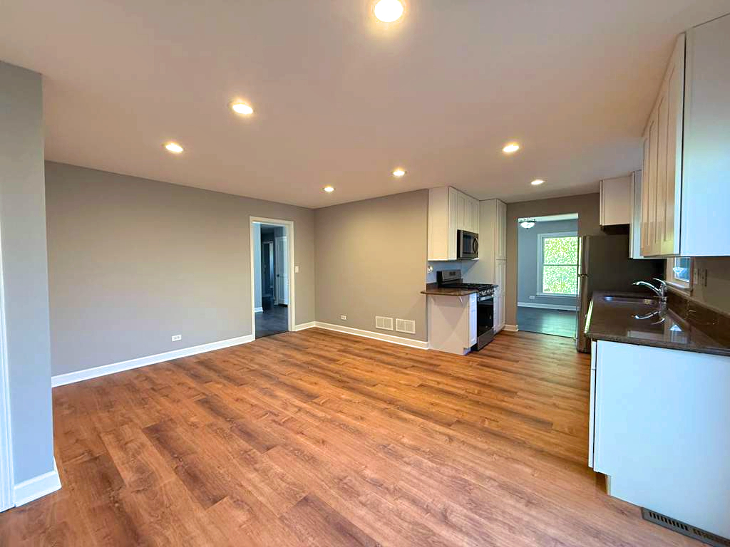 1704 S Highland Avenue, Arlington Heights, IL 60005