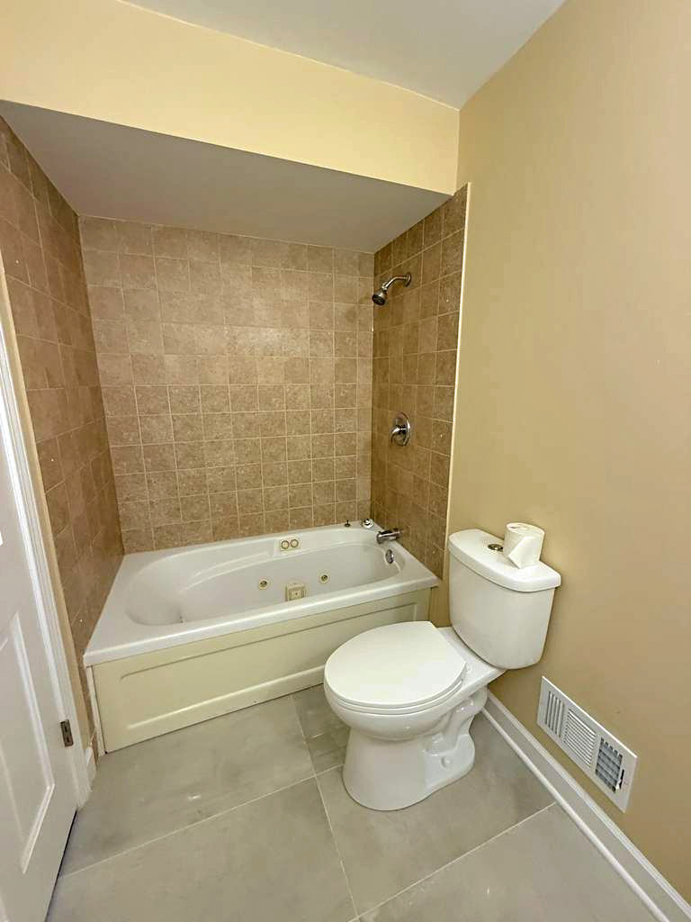 1704 S Highland Avenue, Arlington Heights, IL 60005