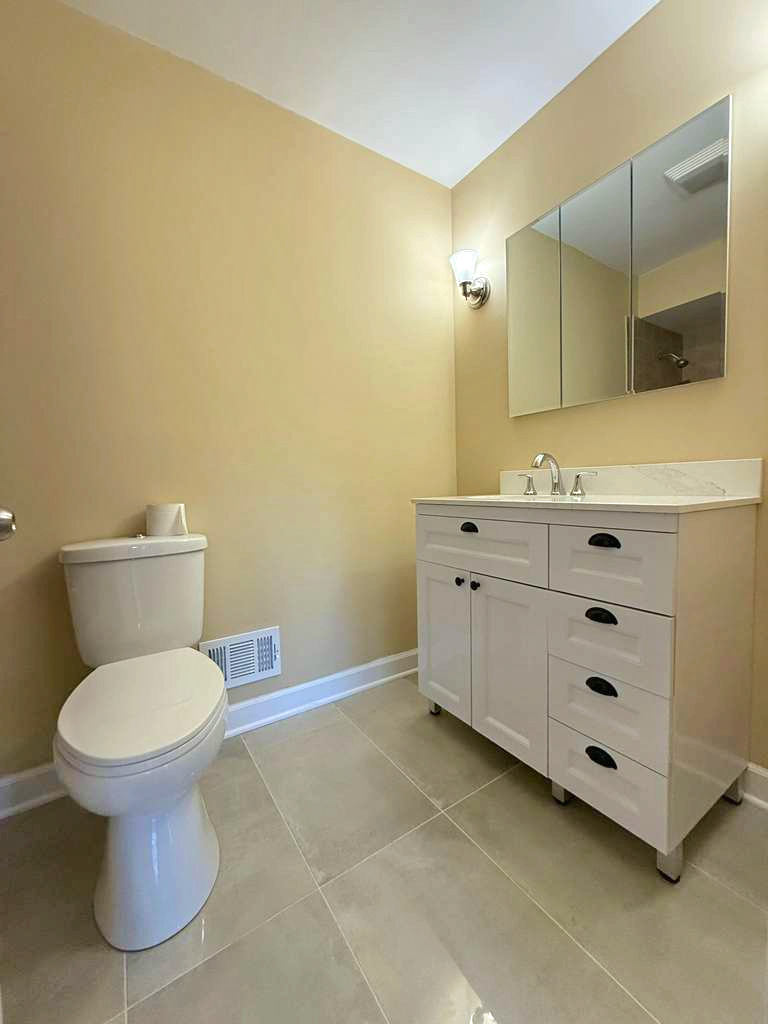 1704 S Highland Avenue, Arlington Heights, IL 60005