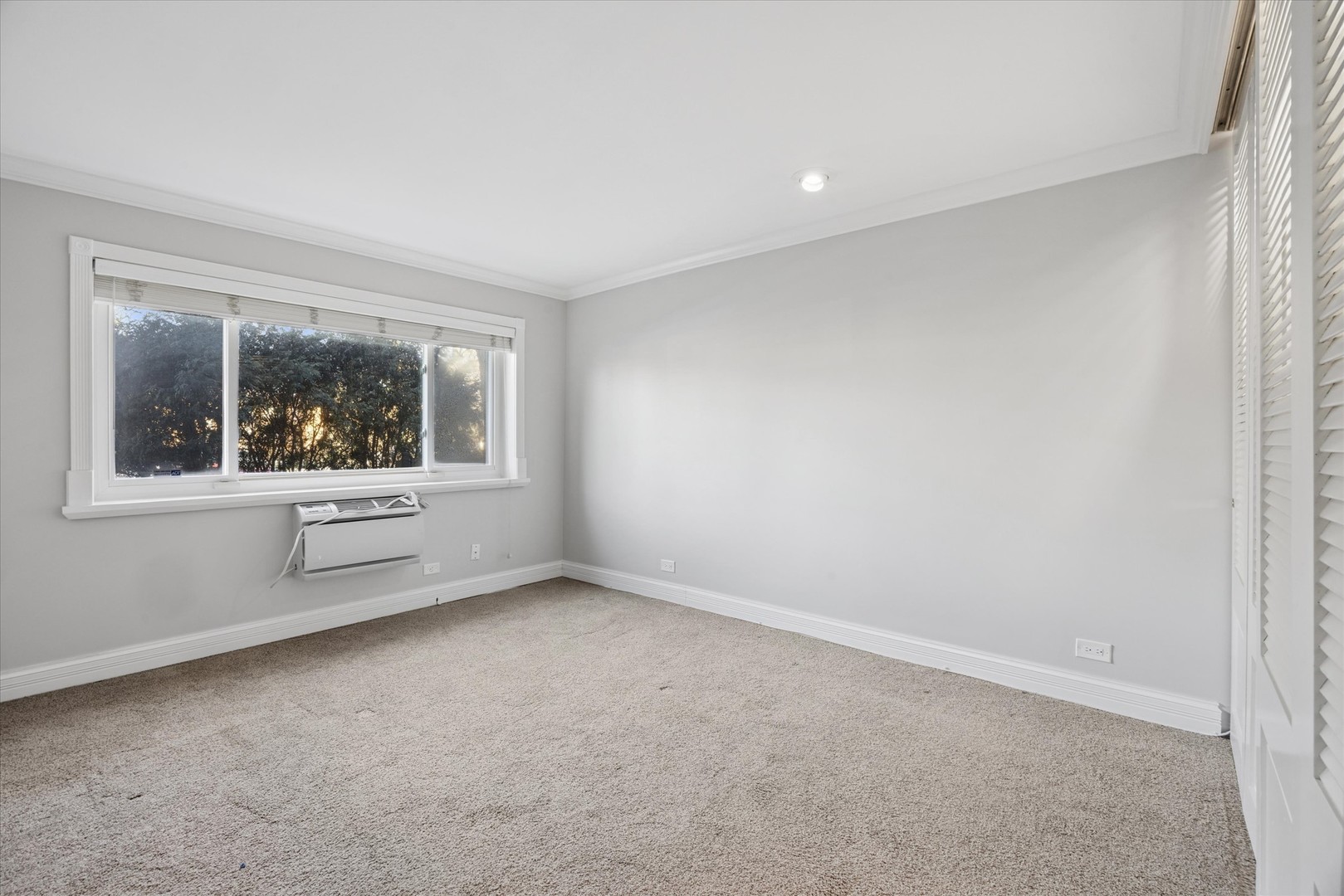 320 Claymoor Road #1A, Hinsdale, IL 60521