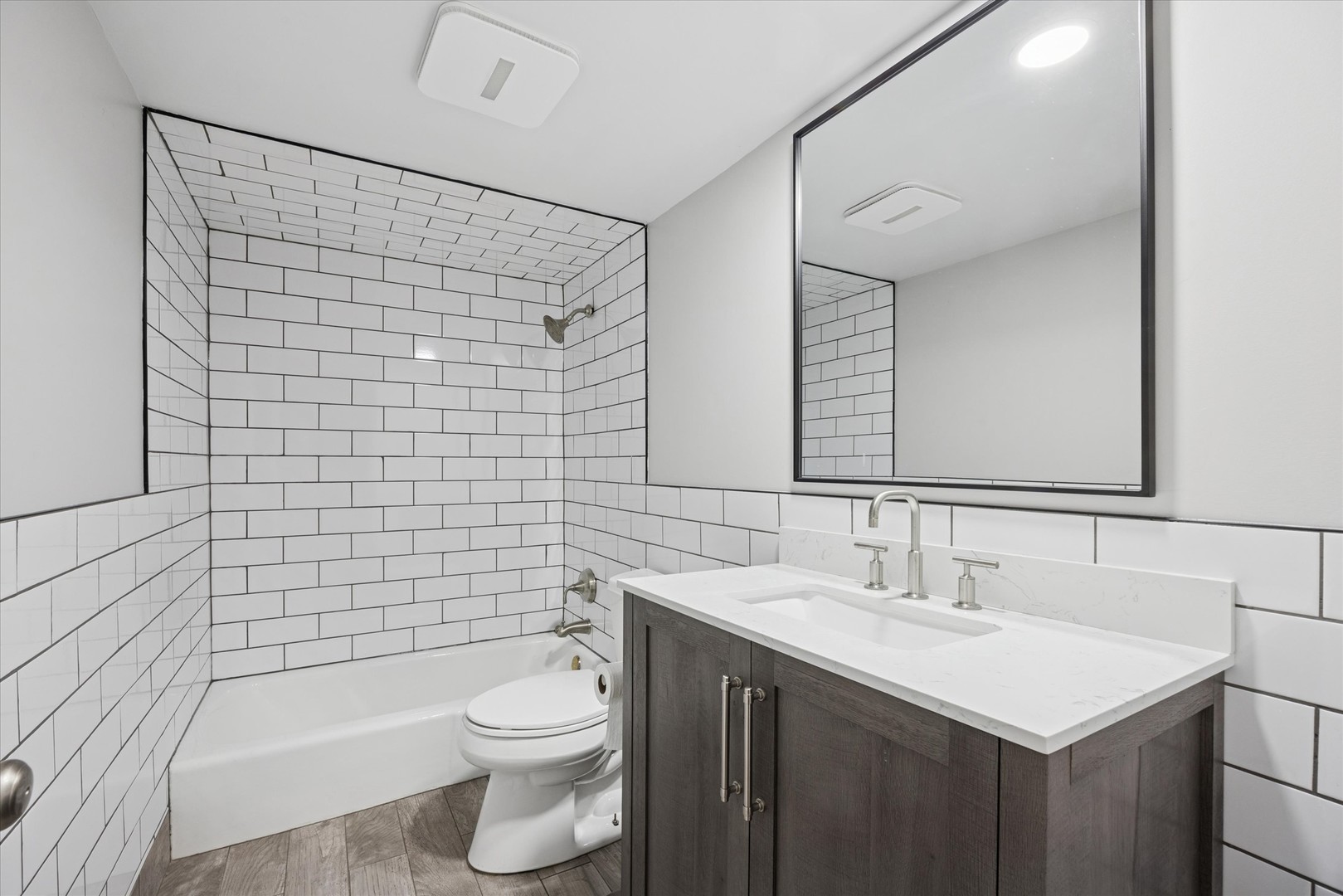 320 Claymoor Road #1A, Hinsdale, IL 60521