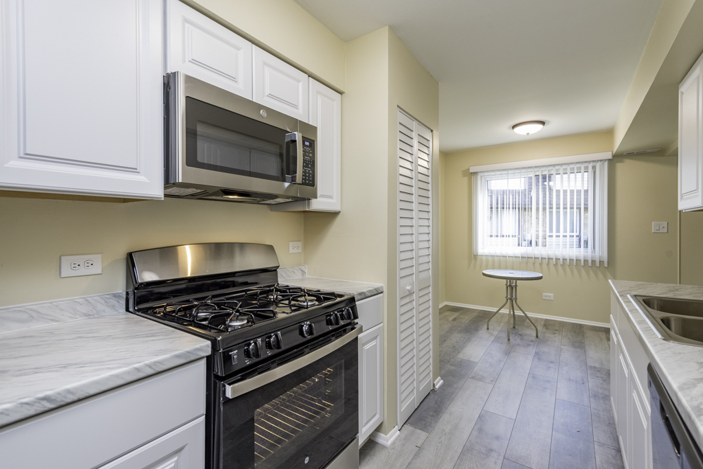 2634 Woodview Court, Waukegan, IL 60087