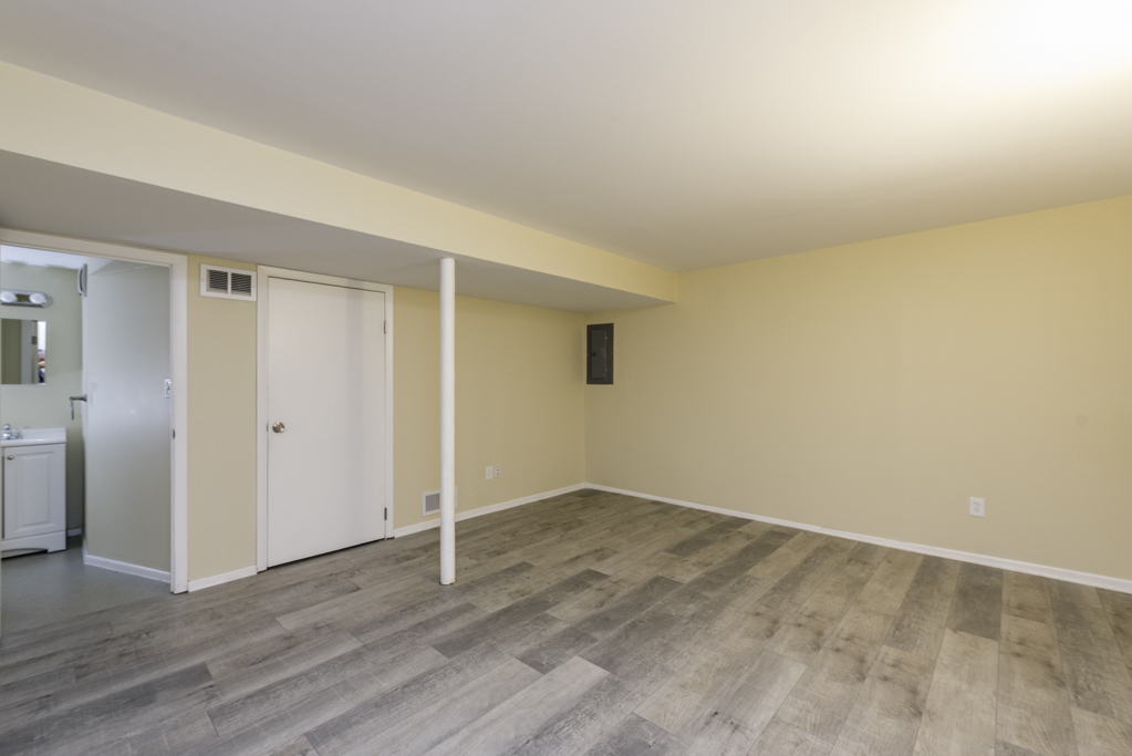 2634 Woodview Court, Waukegan, IL 60087