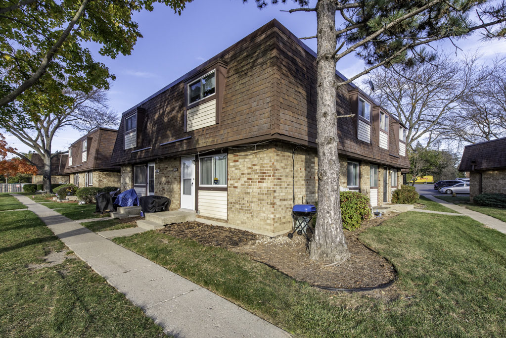 2634 Woodview Court, Waukegan, IL 60087