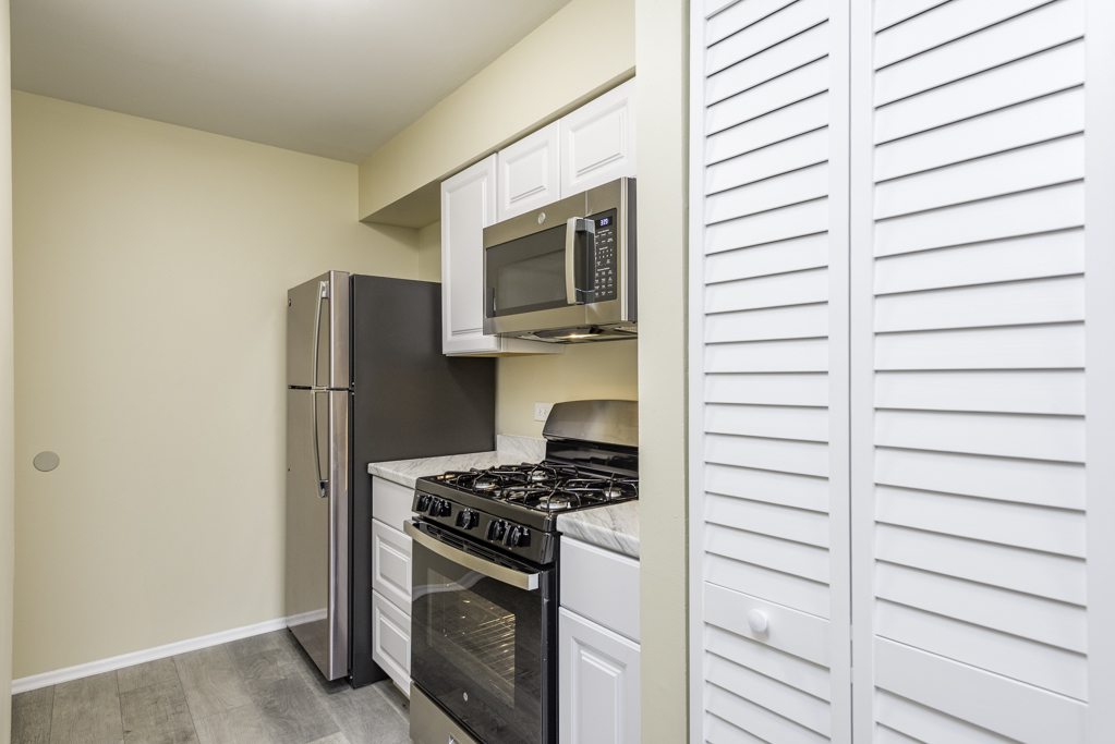 2634 Woodview Court, Waukegan, IL 60087