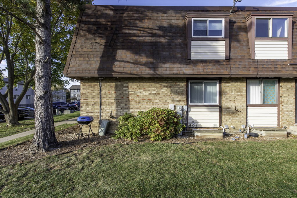 2634 Woodview Court, Waukegan, IL 60087
