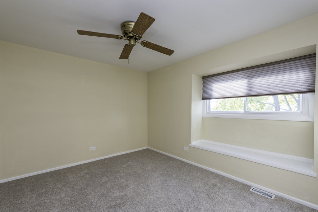 2634 Woodview Court, Waukegan, IL 60087