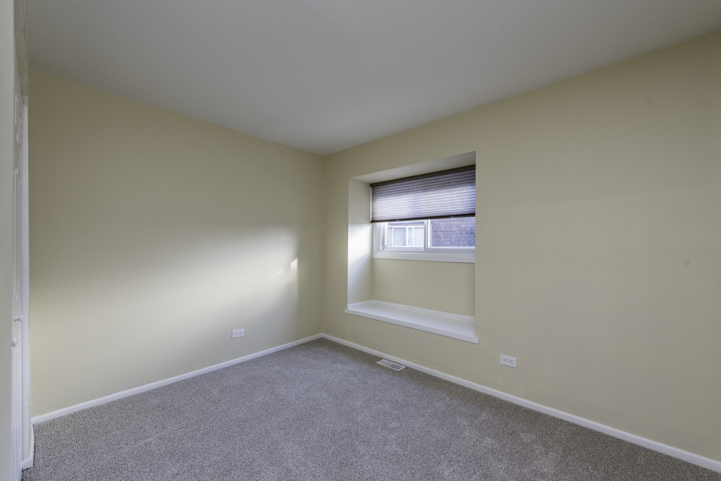 2634 Woodview Court, Waukegan, IL 60087