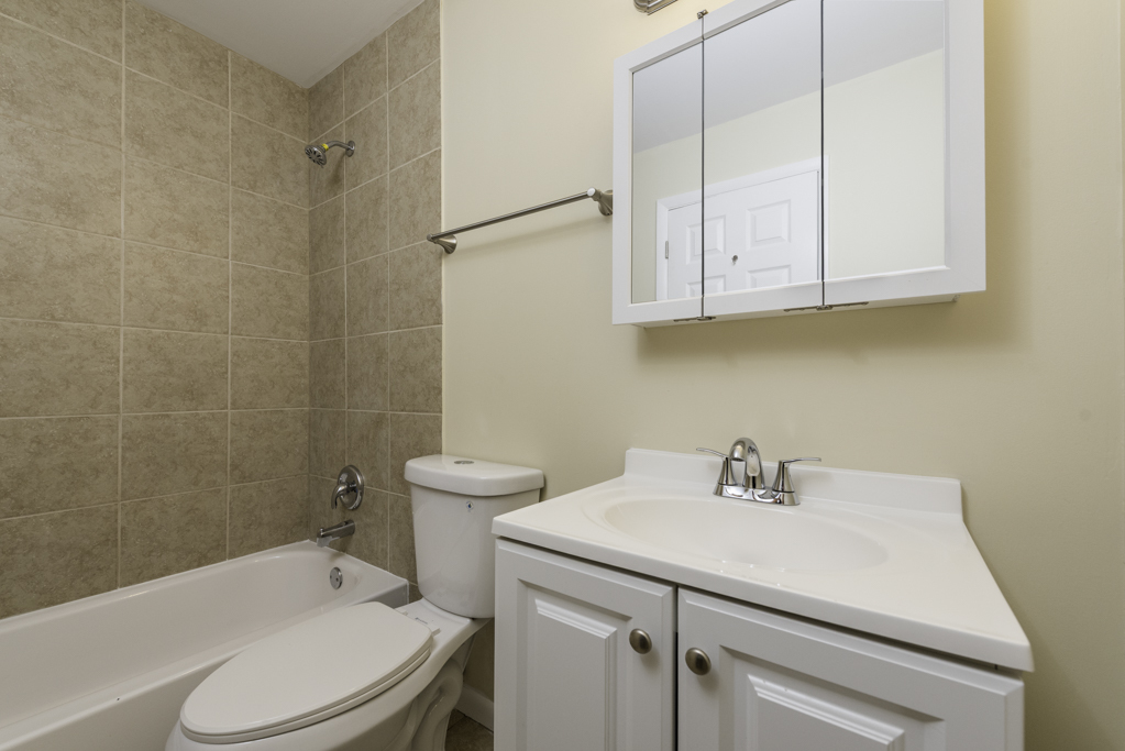 2634 Woodview Court, Waukegan, IL 60087