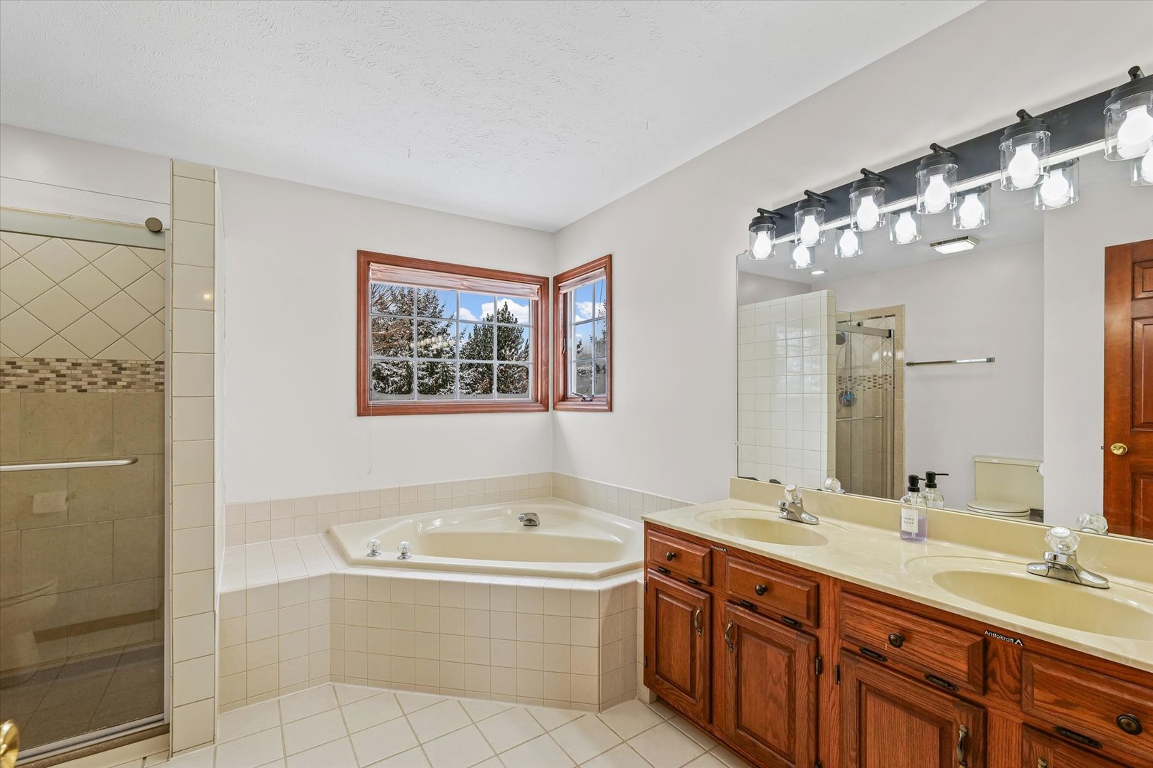 3 Earls Court, Bloomington, IL 61704