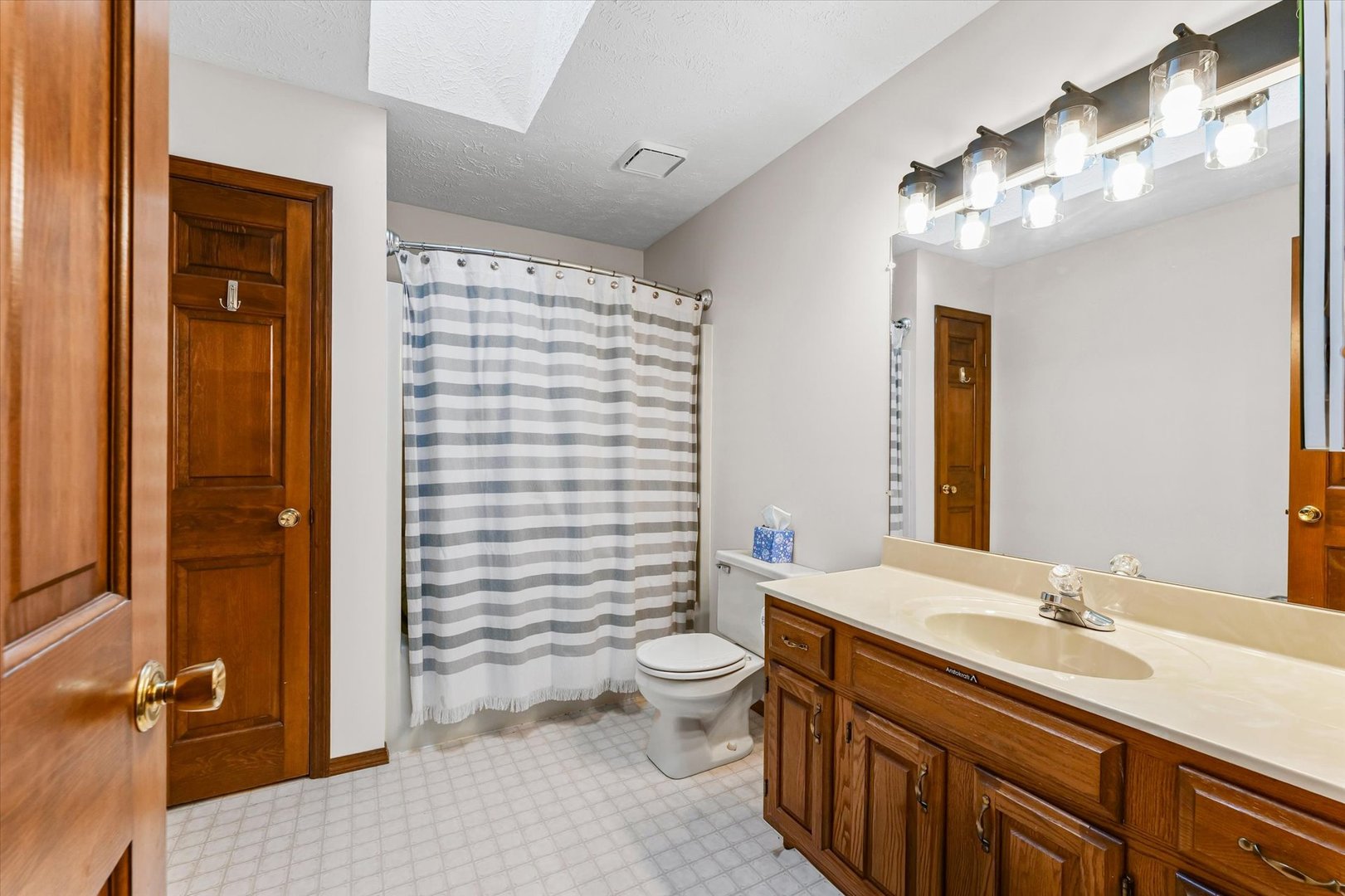 3 Earls Court, Bloomington, IL 61704