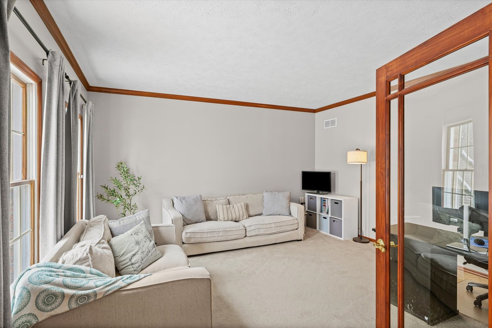 3 Earls Court, Bloomington, IL 61704