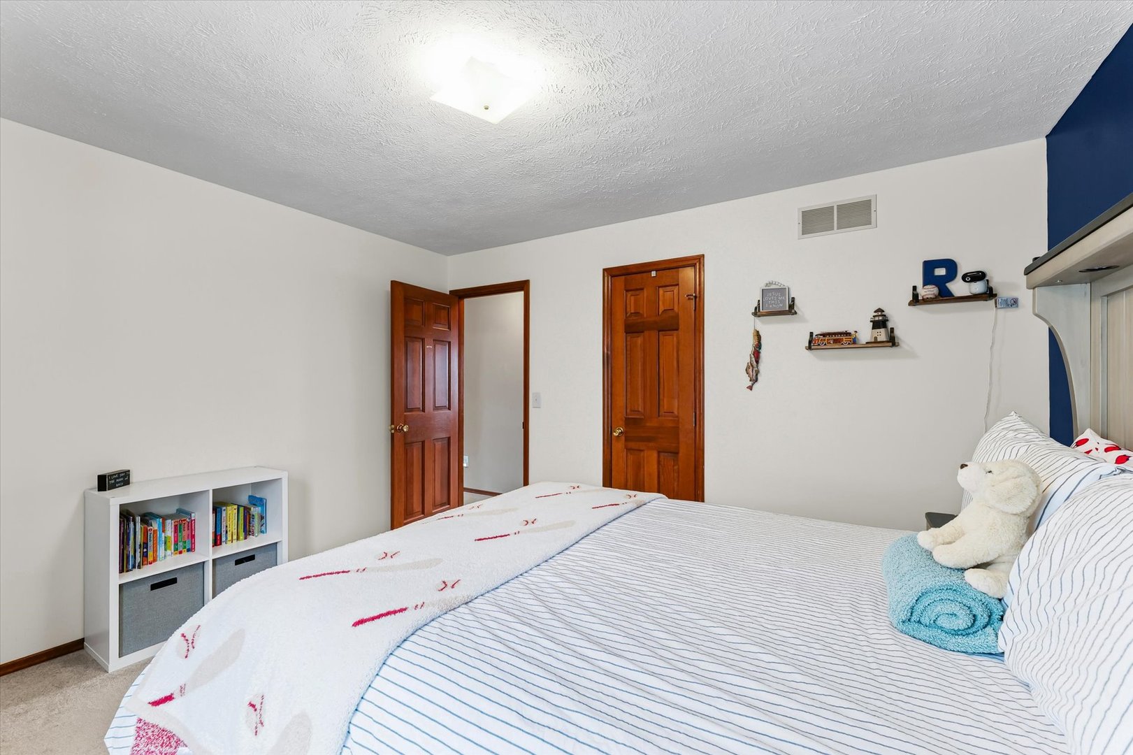 3 Earls Court, Bloomington, IL 61704