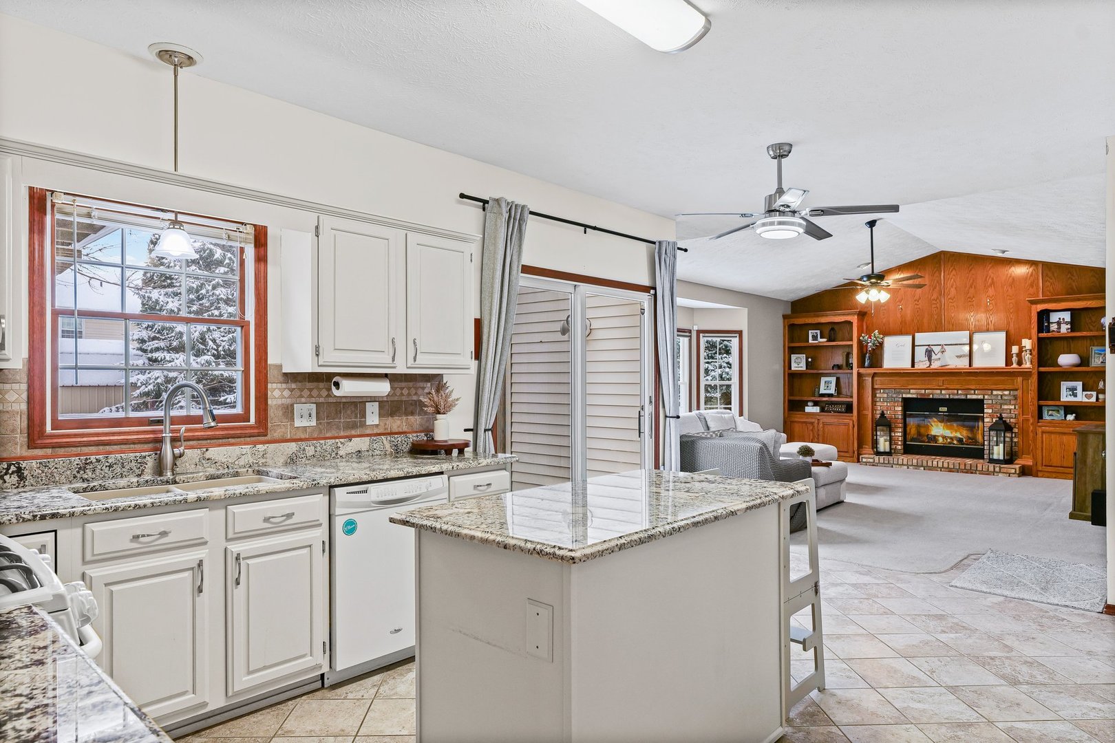 3 Earls Court, Bloomington, IL 61704