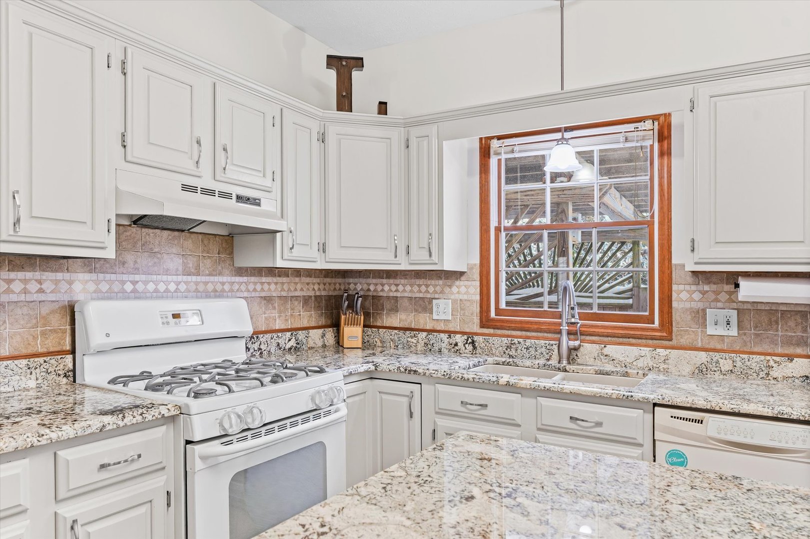 3 Earls Court, Bloomington, IL 61704