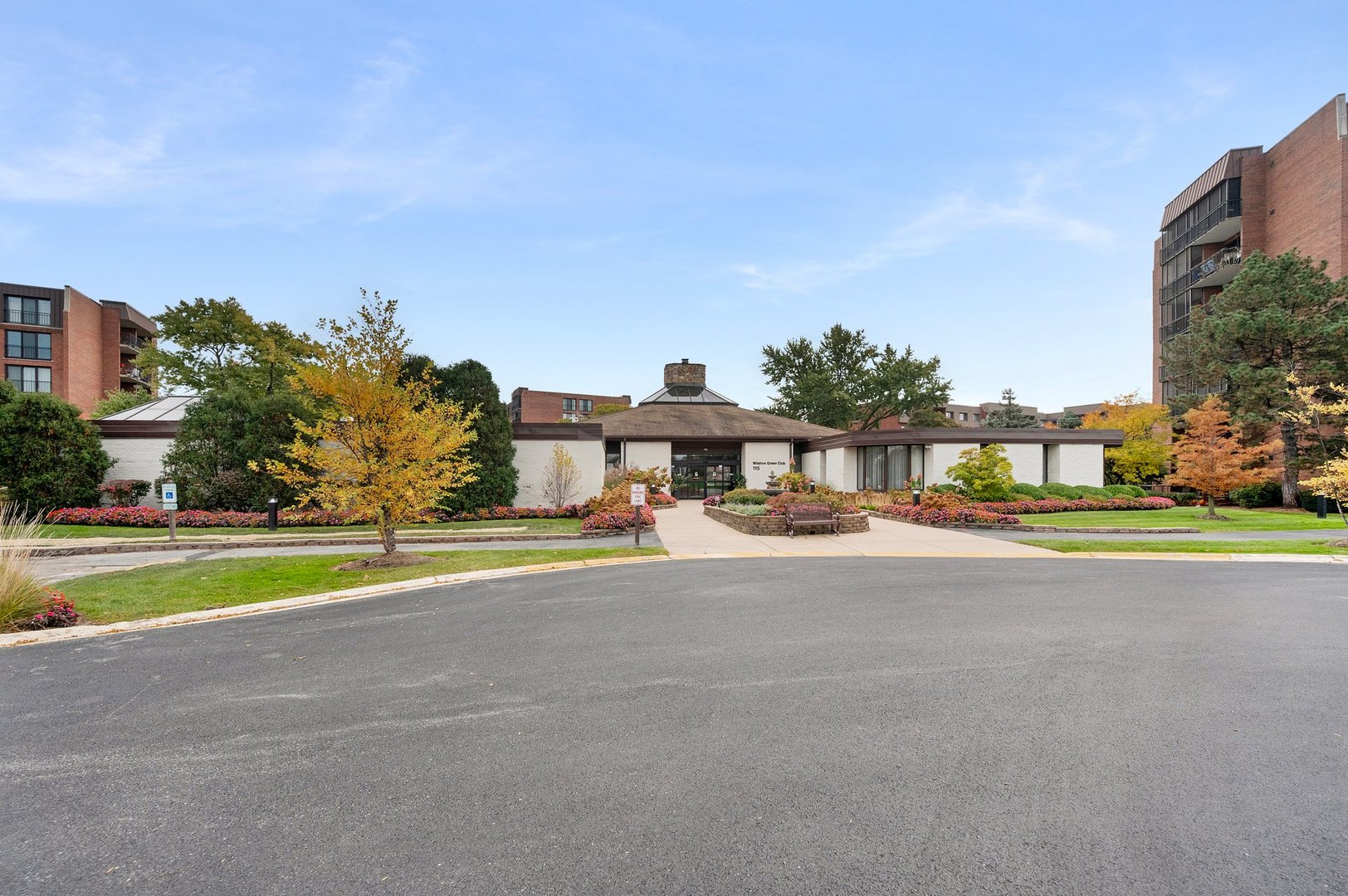 127 Acacia Circle #304, Indian Head Park, IL 60525