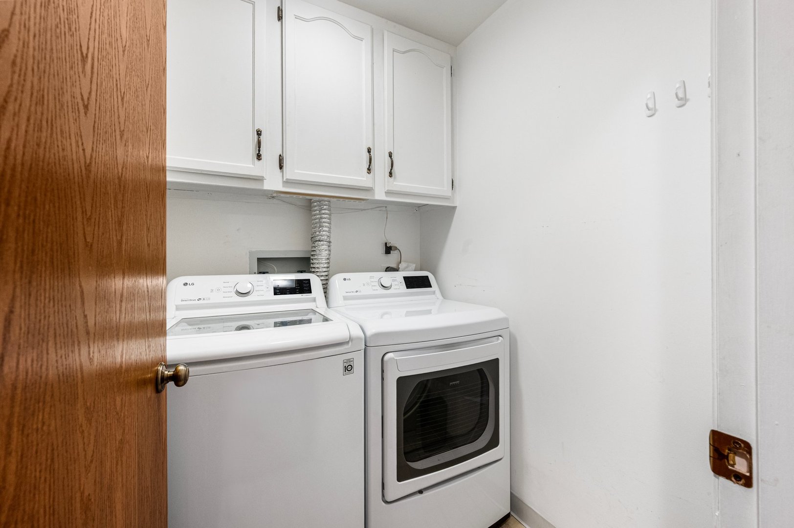 127 Acacia Circle #304, Indian Head Park, IL 60525