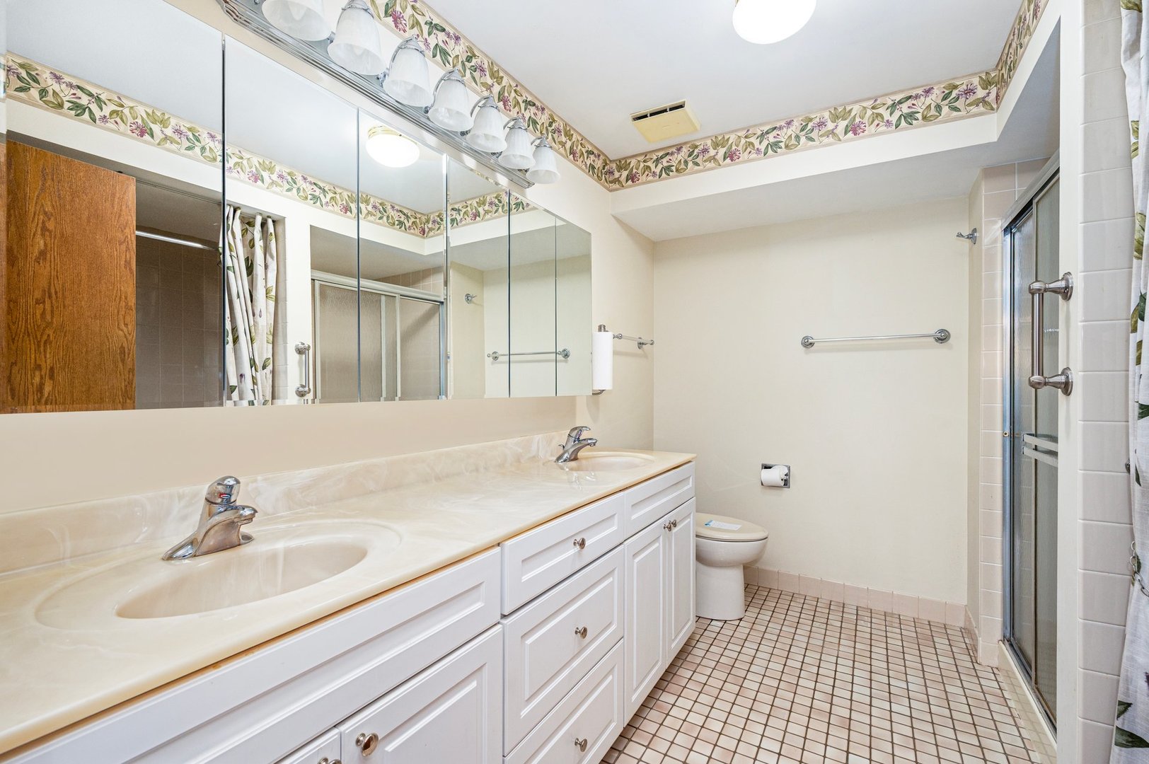 127 Acacia Circle #304, Indian Head Park, IL 60525