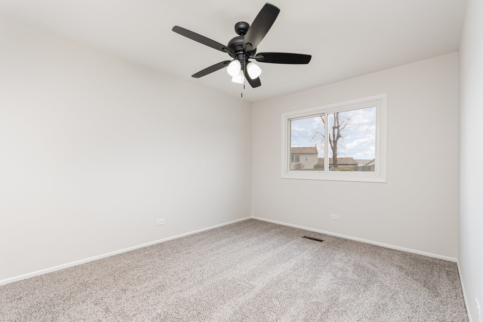 95 W Stevenson Drive, Glendale Heights, IL 60139