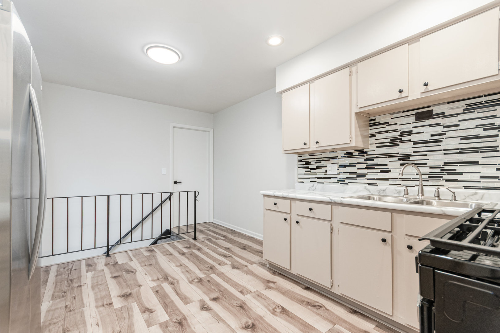 95 W Stevenson Drive, Glendale Heights, IL 60139