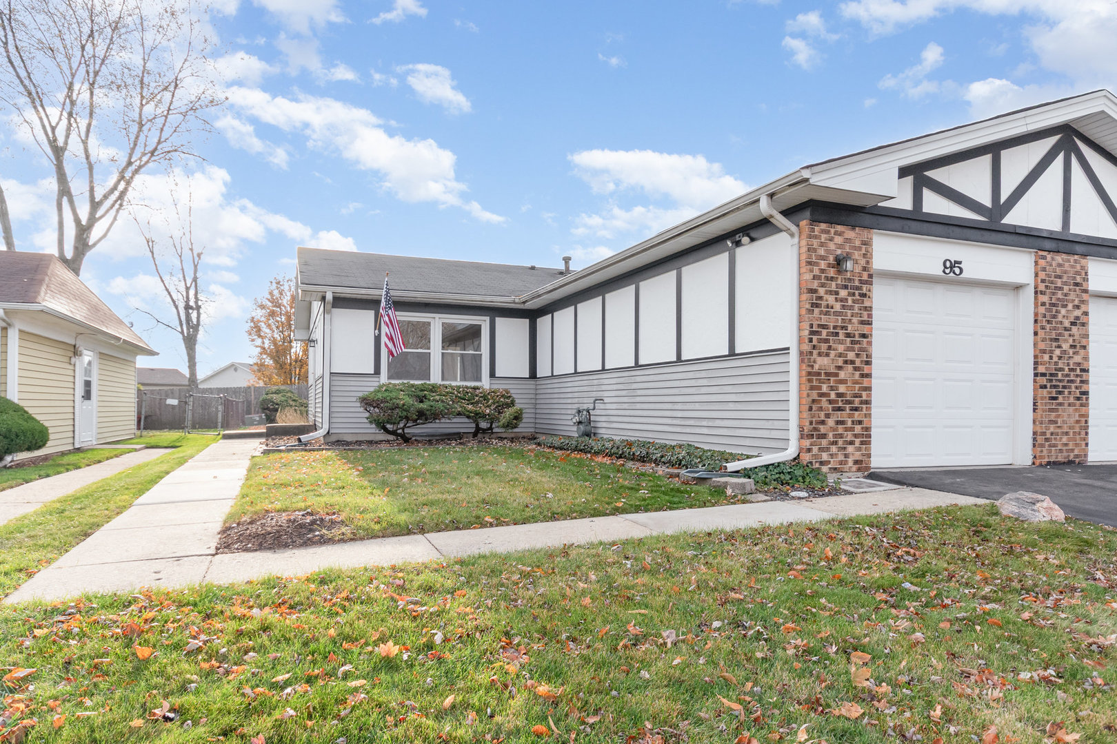 95 W Stevenson Drive, Glendale Heights, IL 60139