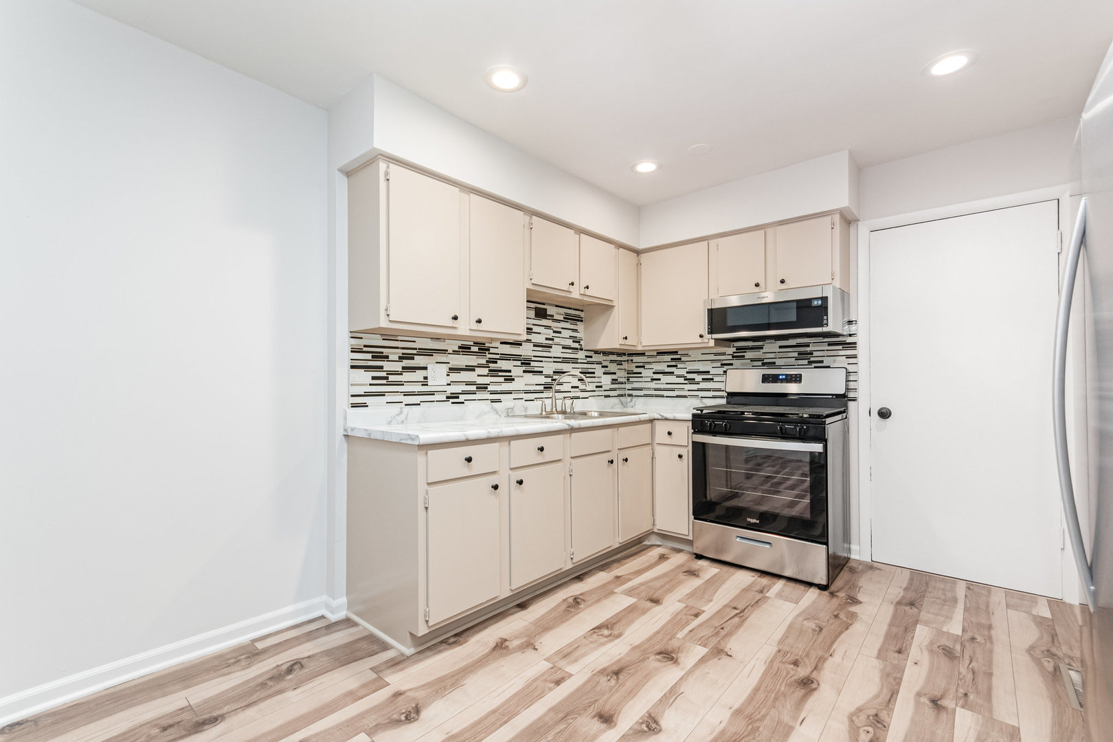 95 W Stevenson Drive, Glendale Heights, IL 60139