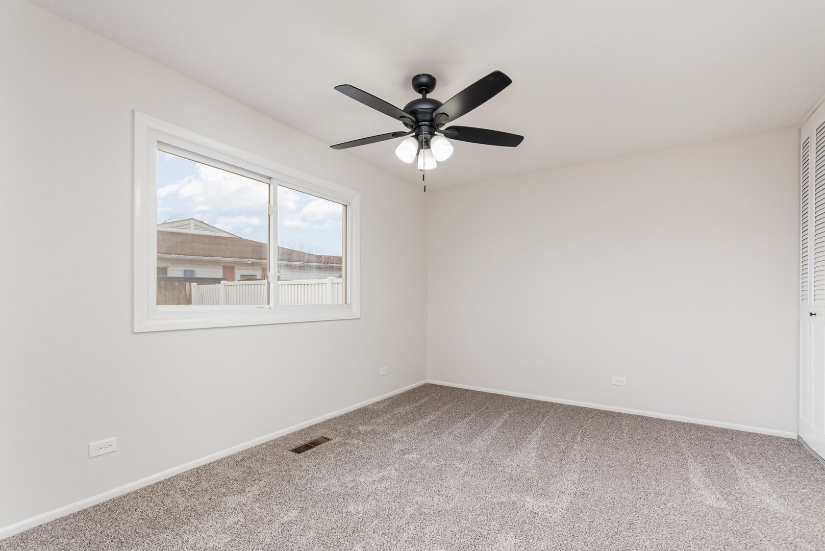 95 W Stevenson Drive, Glendale Heights, IL 60139