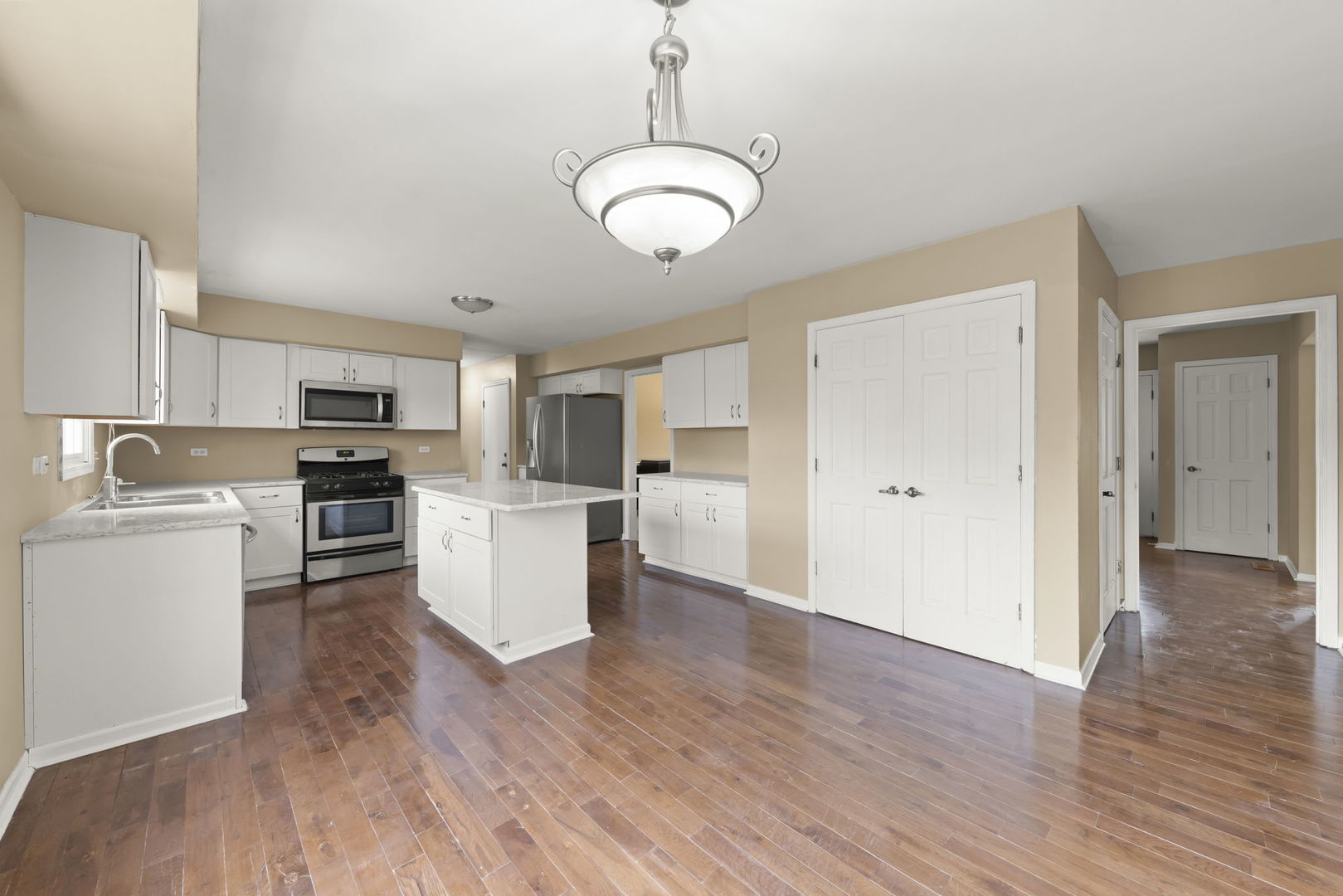 1315 JANE Avenue, Naperville, IL 60540