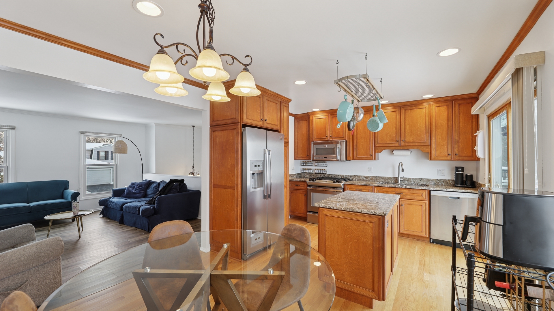 595 Stafford Drive, Roselle, IL 60172