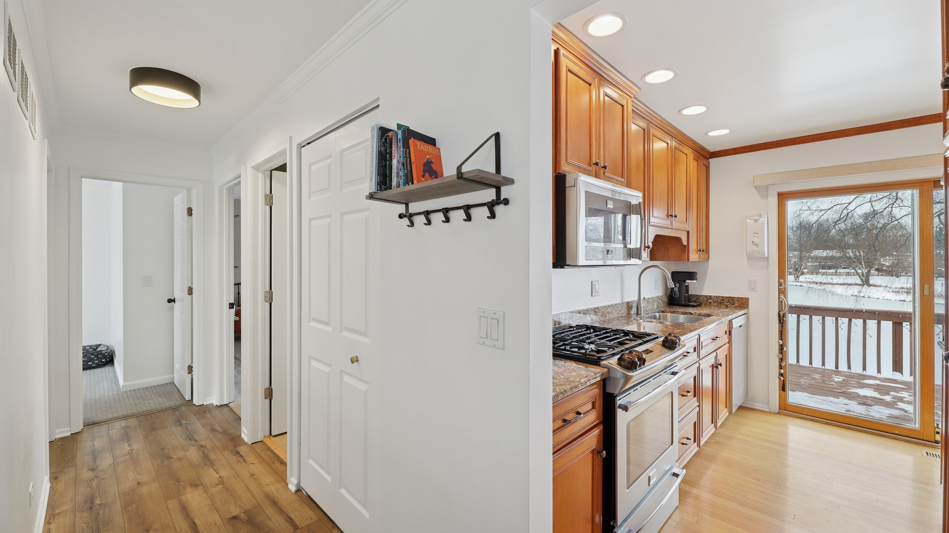 595 Stafford Drive, Roselle, IL 60172