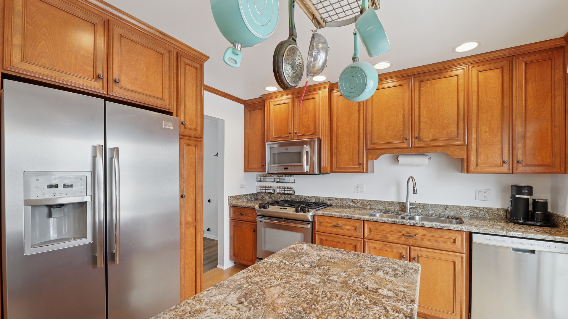 595 Stafford Drive, Roselle, IL 60172