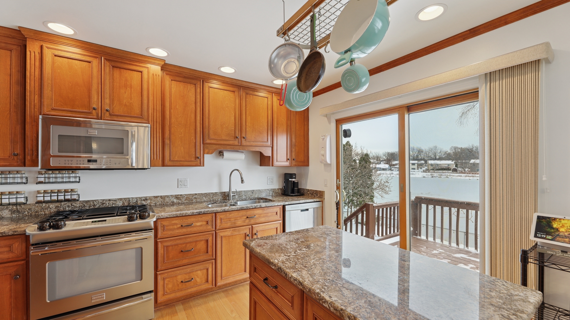 595 Stafford Drive, Roselle, IL 60172