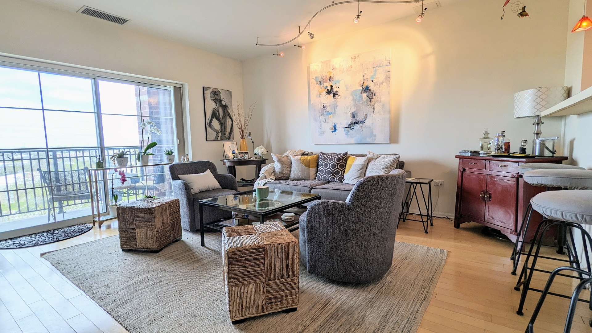 440 W Mahogany Court #604, Palatine, IL 60067