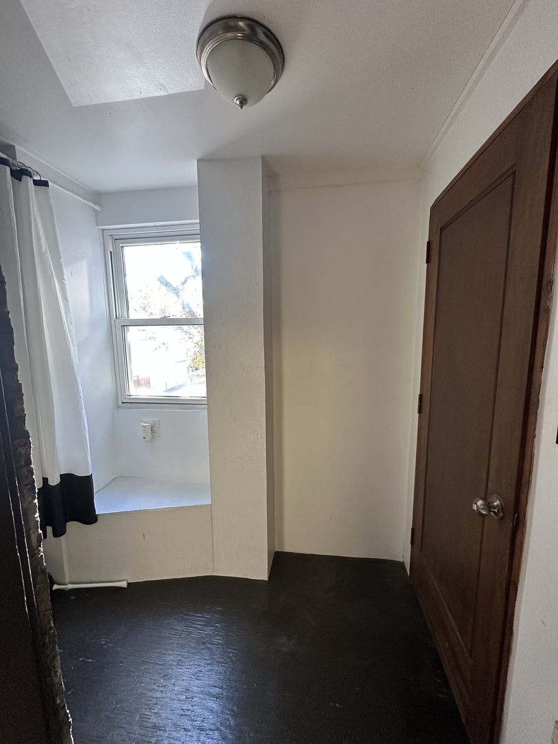 1949 W Grace Street #2E, Chicago, IL 60613