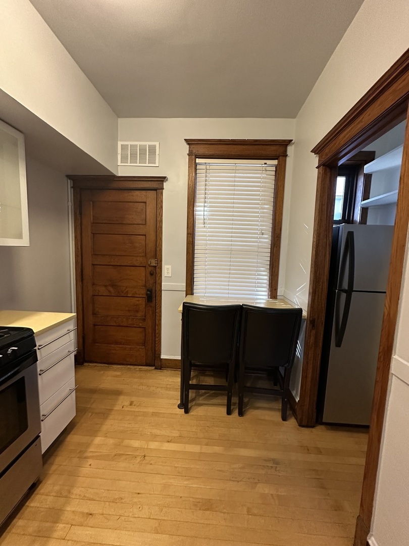 1949 W Grace Street #2E, Chicago, IL 60613