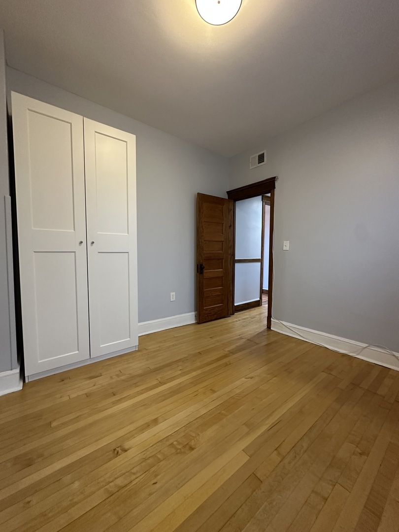 1949 W Grace Street #2E, Chicago, IL 60613