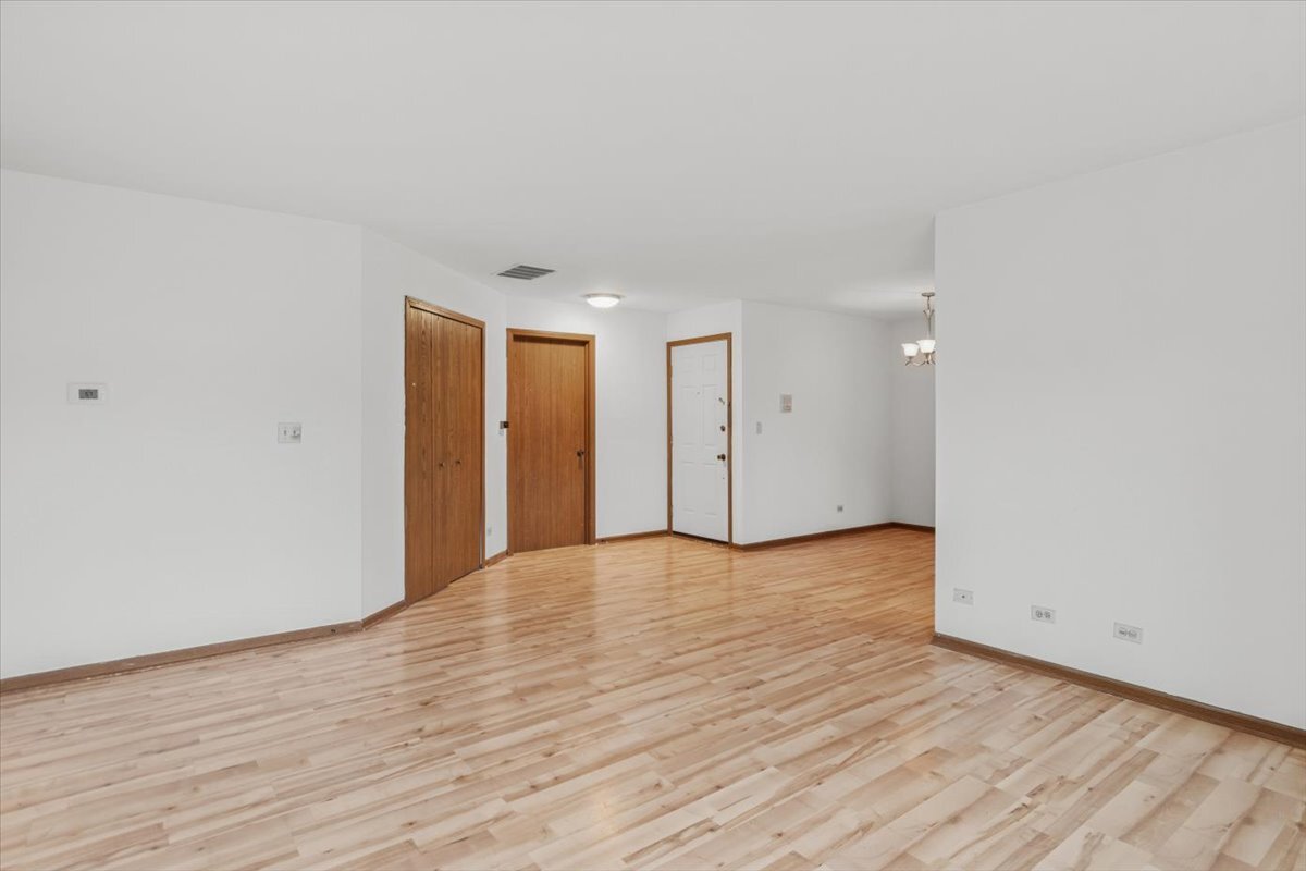 2337 Worthing Drive #102A, Naperville, IL 60565