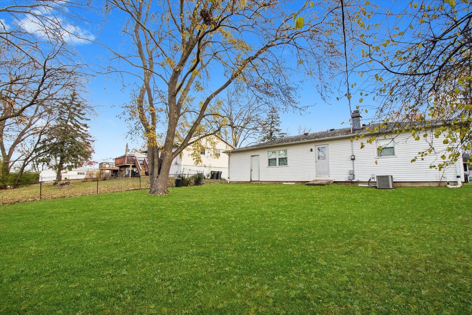 228 Kosan Circle, Streamwood, IL 60107