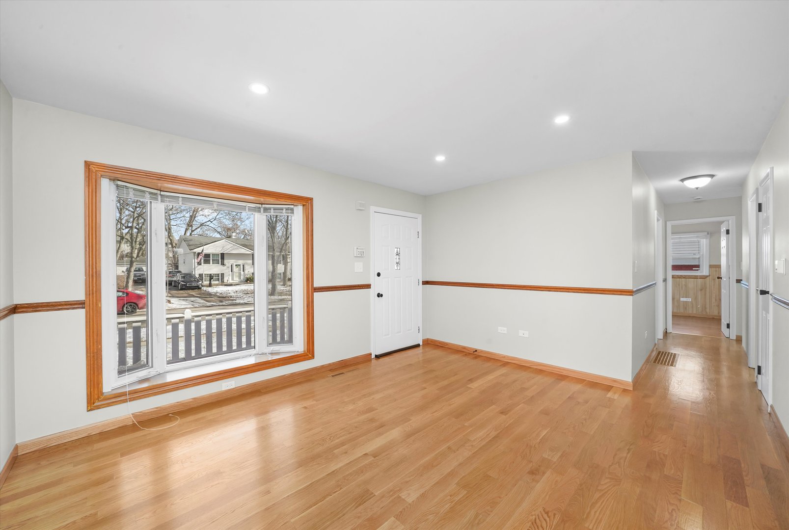 228 Kosan Circle, Streamwood, IL 60107