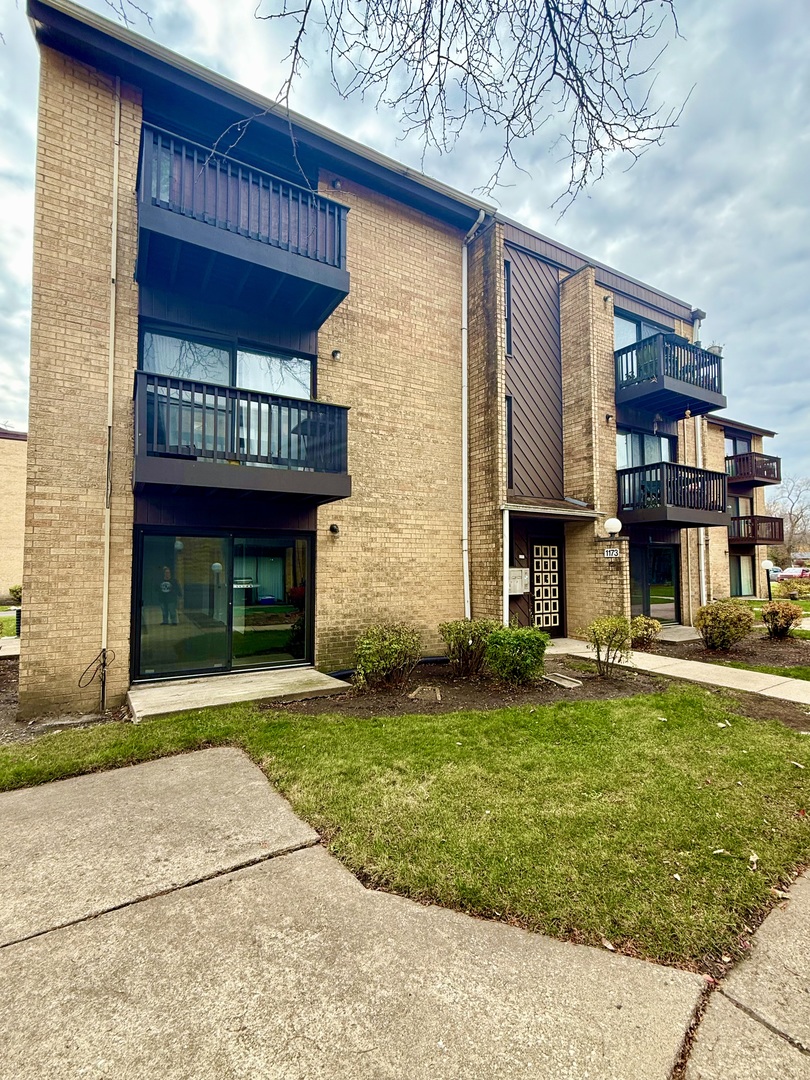 1173 S Forums Court #1D, Wheeling, IL 60090