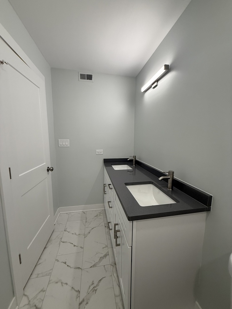 1173 S Forums Court #1D, Wheeling, IL 60090