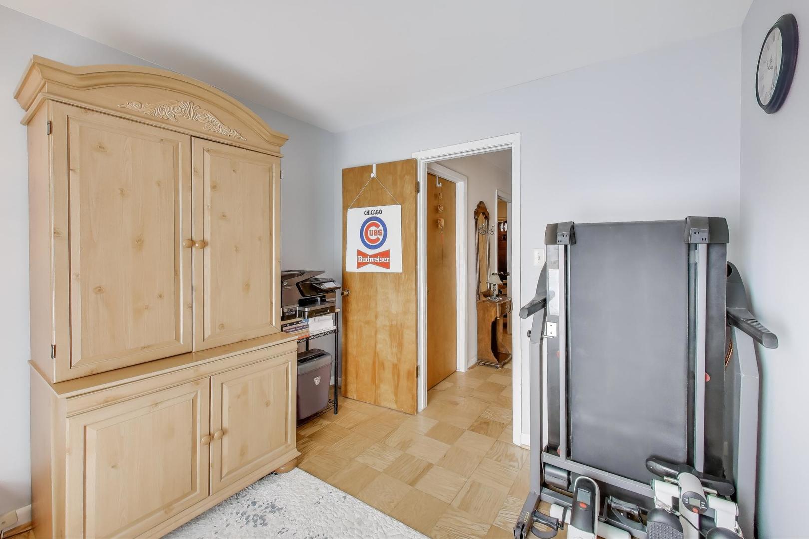 218 Greenbriar Street, Elk Grove Village, IL 60007