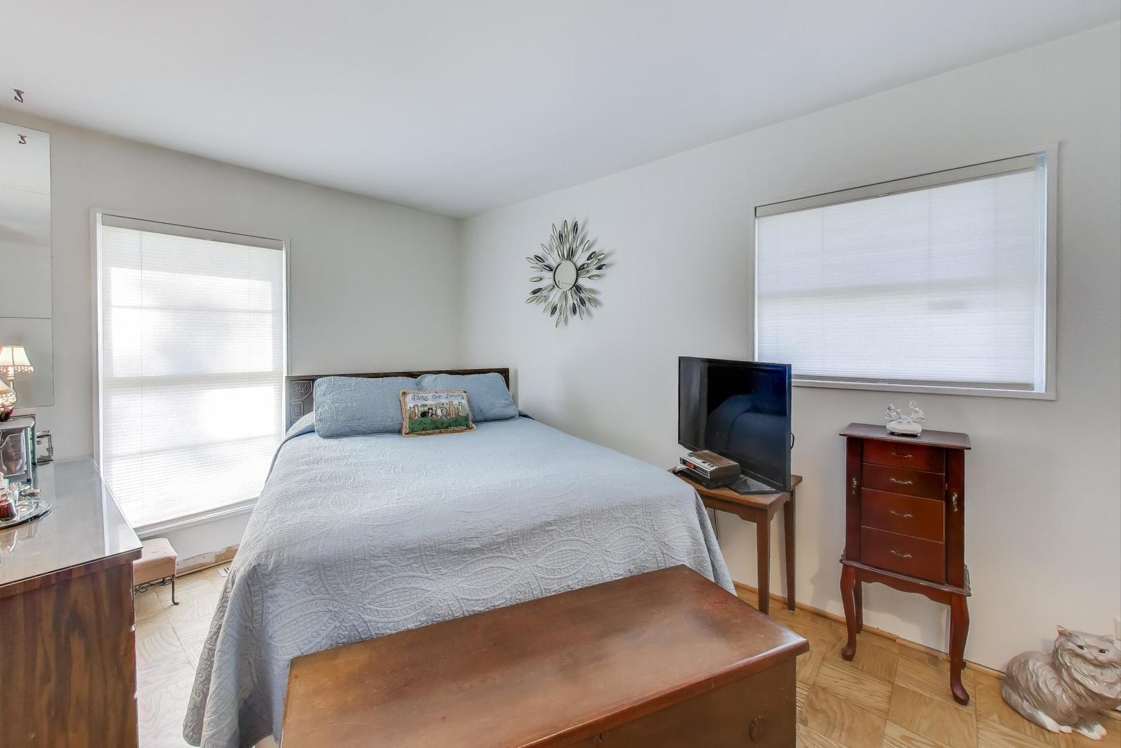 218 Greenbriar Street, Elk Grove Village, IL 60007